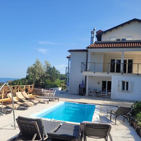 Apartments Chiara Mit Meerblick Und Pool Und Jacuzzi Laurana Esterno foto