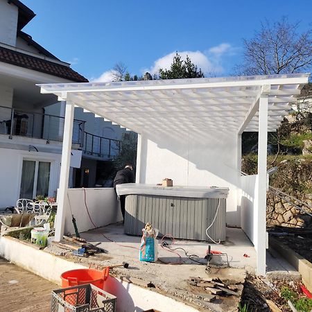Apartments Chiara Mit Meerblick Und Pool Und Jacuzzi Laurana Esterno foto