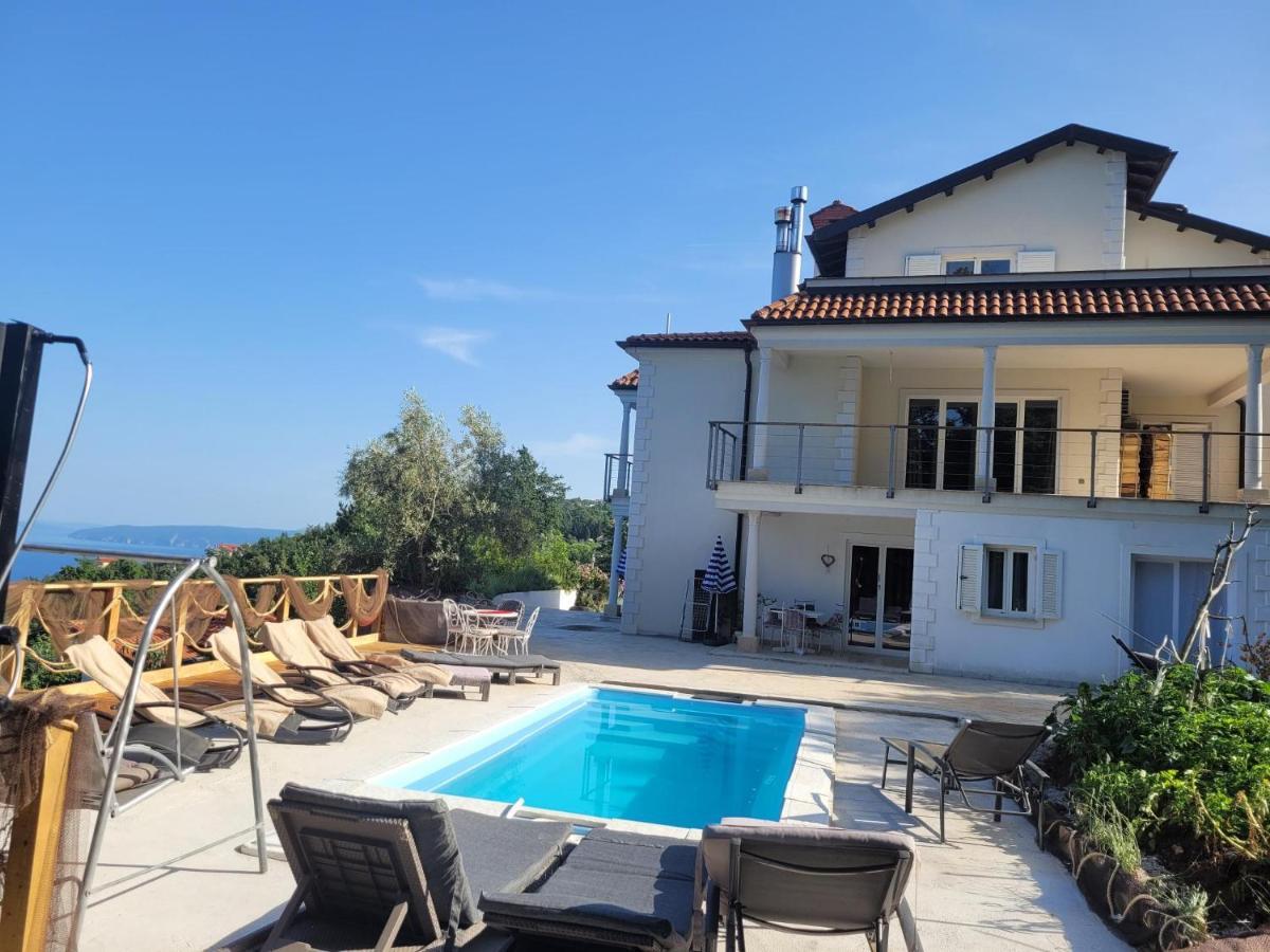 Apartments Chiara Mit Meerblick Und Pool Und Jacuzzi Laurana Esterno foto