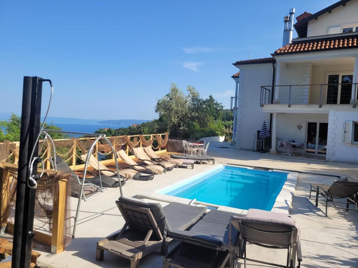 Apartments Chiara Mit Meerblick Und Pool Und Jacuzzi Laurana Esterno foto