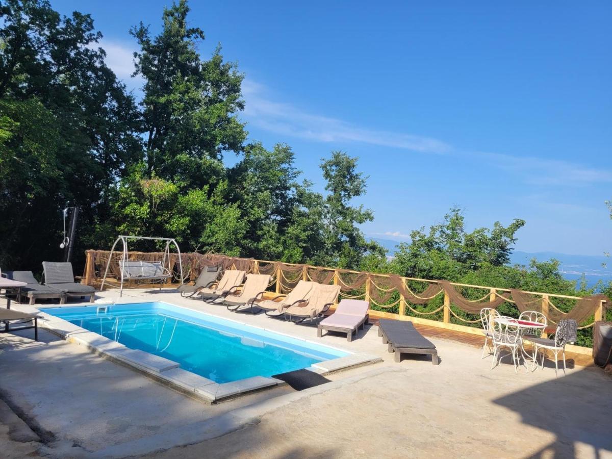 Apartments Chiara Mit Meerblick Und Pool Und Jacuzzi Laurana Esterno foto