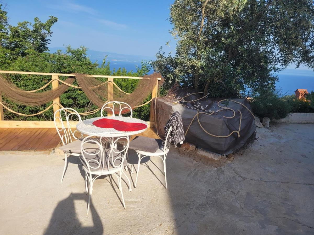Apartments Chiara Mit Meerblick Und Pool Und Jacuzzi Laurana Esterno foto