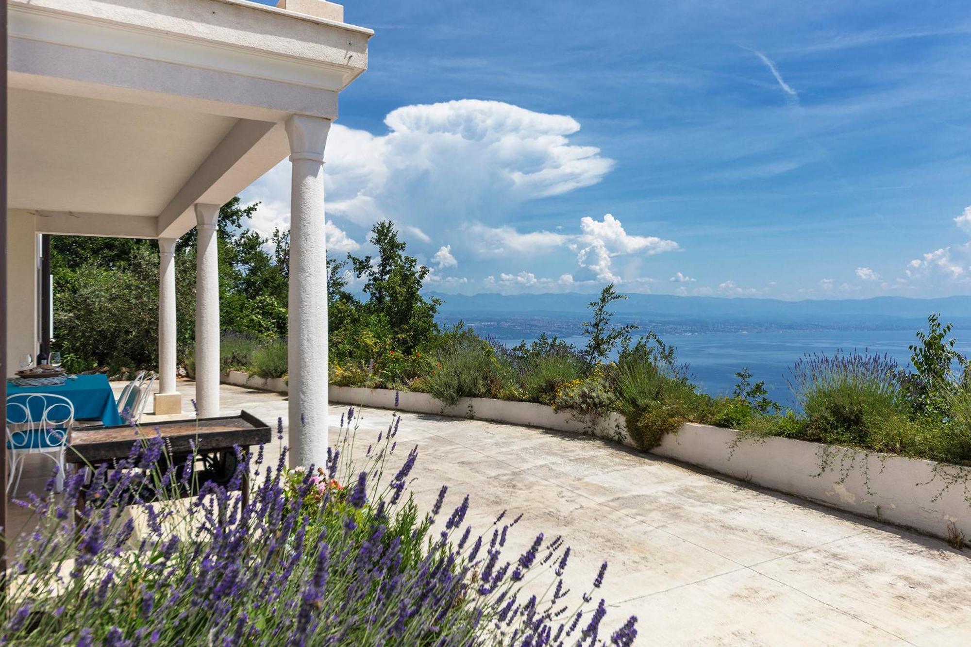 Apartments Chiara Mit Meerblick Und Pool Und Jacuzzi Laurana Esterno foto