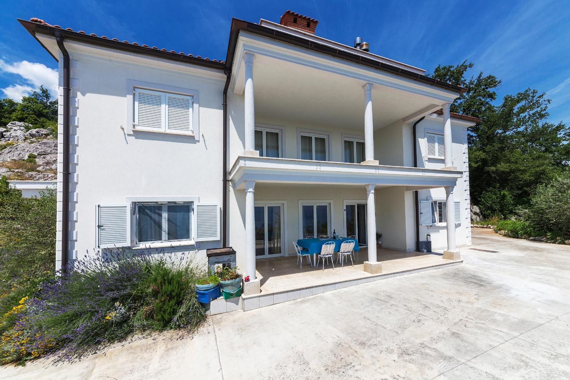 Apartments Chiara Mit Meerblick Und Pool Und Jacuzzi Laurana Esterno foto