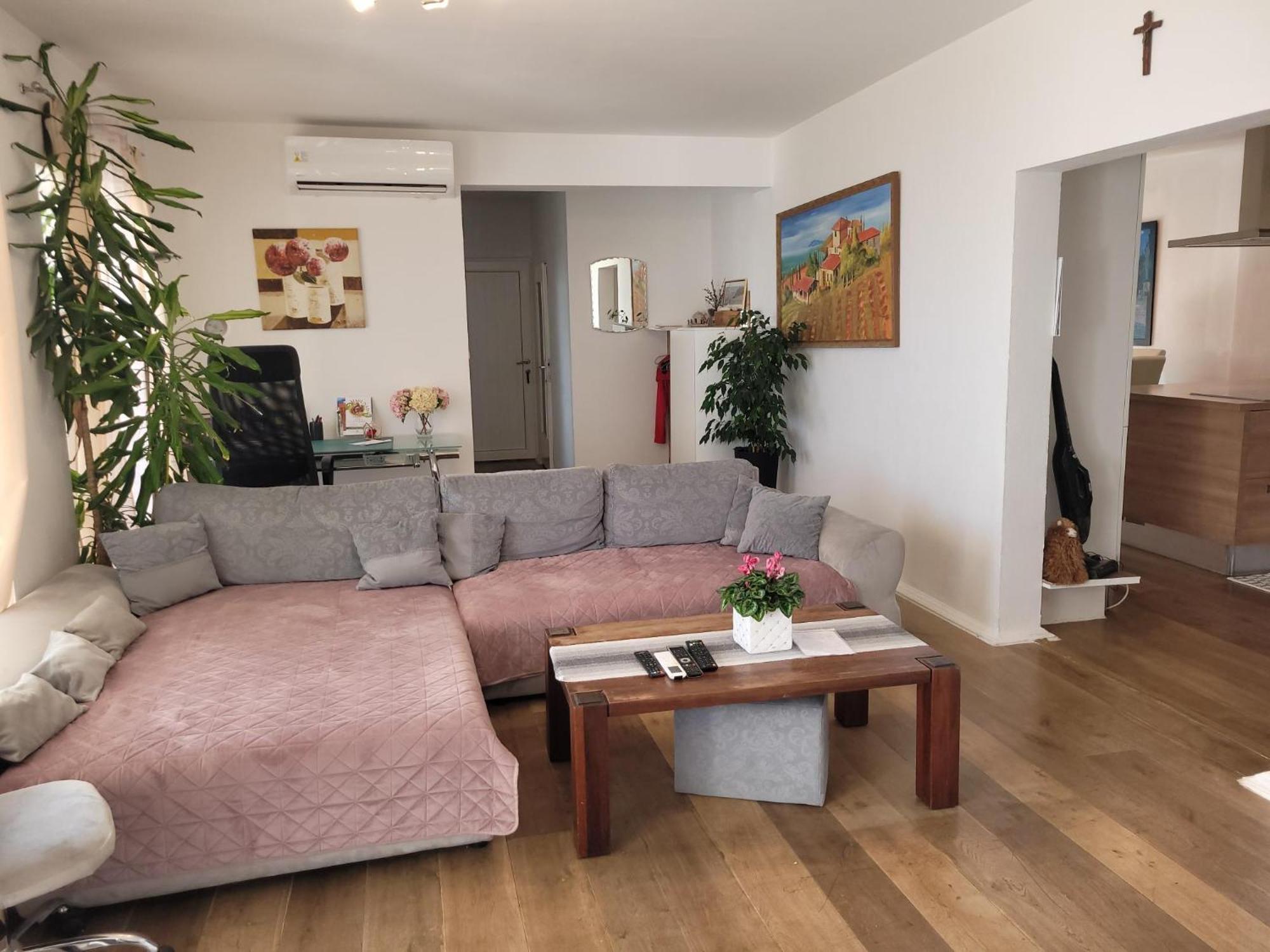 Apartments Chiara Mit Meerblick Und Pool Und Jacuzzi Laurana Esterno foto